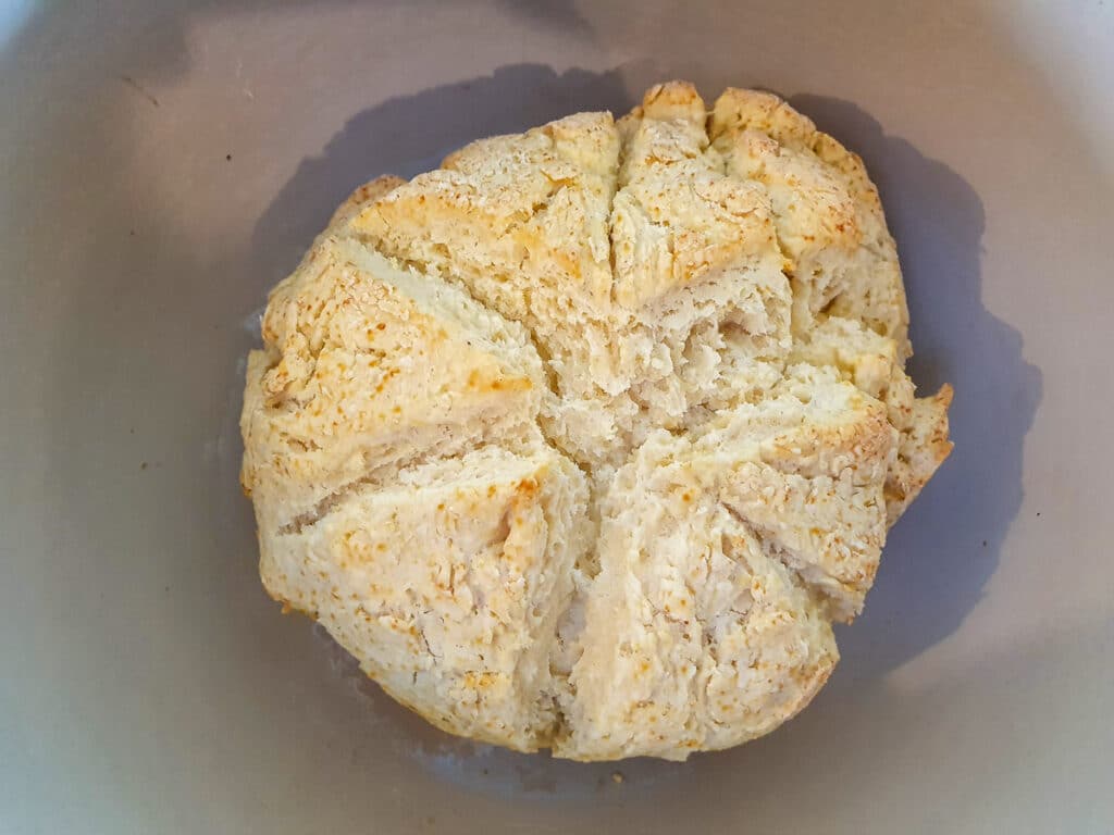 Damper 10 Baked damper in Dutch oven.