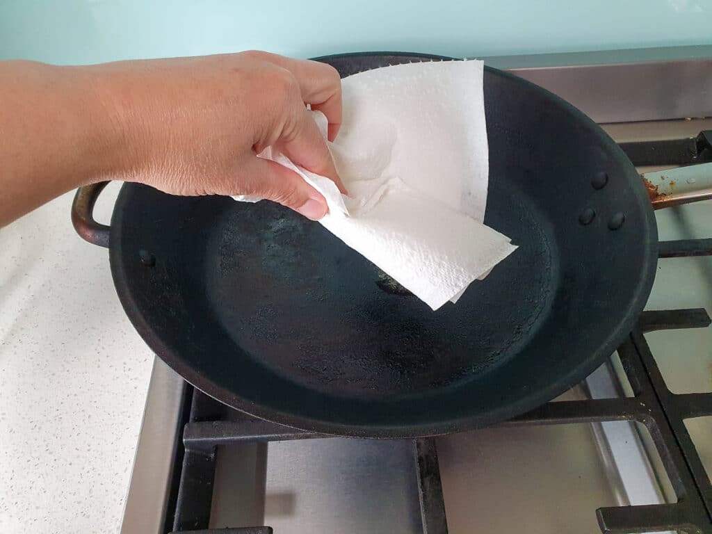 Pikelets 10 Wiping out first knob of butter carefully with paper towl.