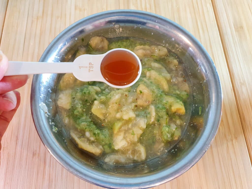 Feijoa muffins 10 Adding vanilla to feijoa pulp.