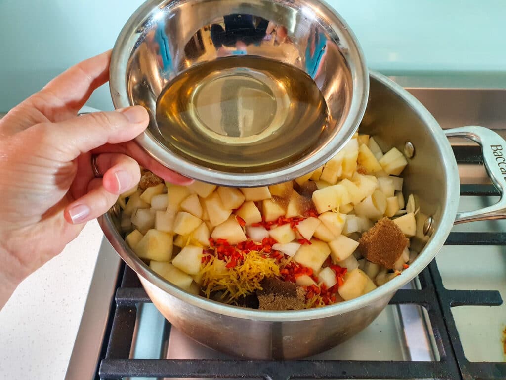 Feijoa chutney 13 Adding vinegar to pot.