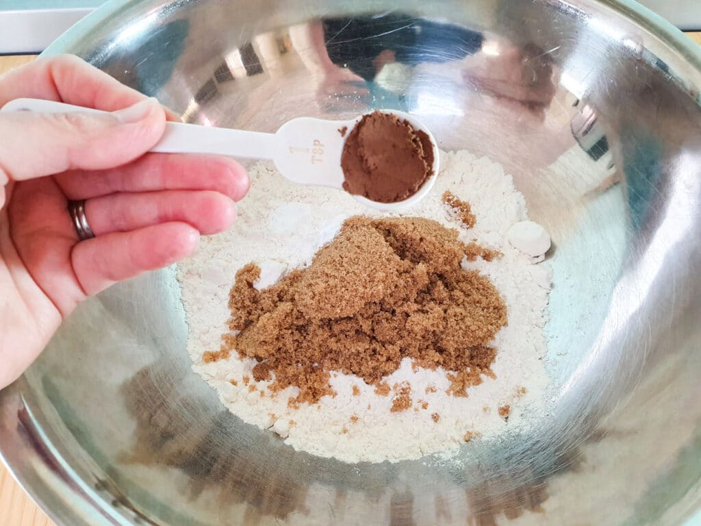 Feijoa loaf 6 Adding all spice.