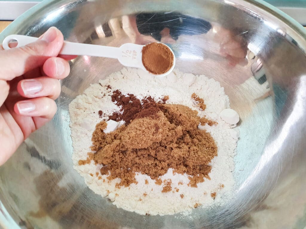 Feijoa loaf 7 Adding cinnamon.